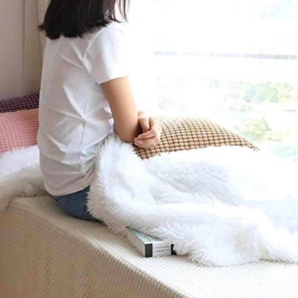 Lightweight Long Hair Soft Faux Fur Throw Blanket